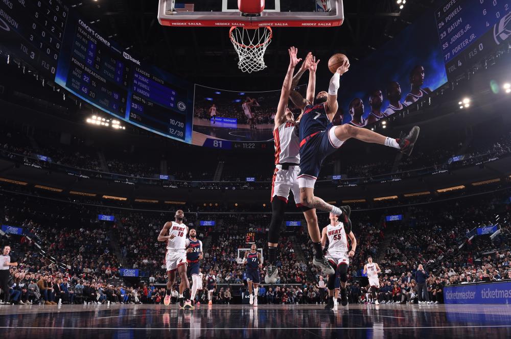 突然抬高肘 突然抬高肘